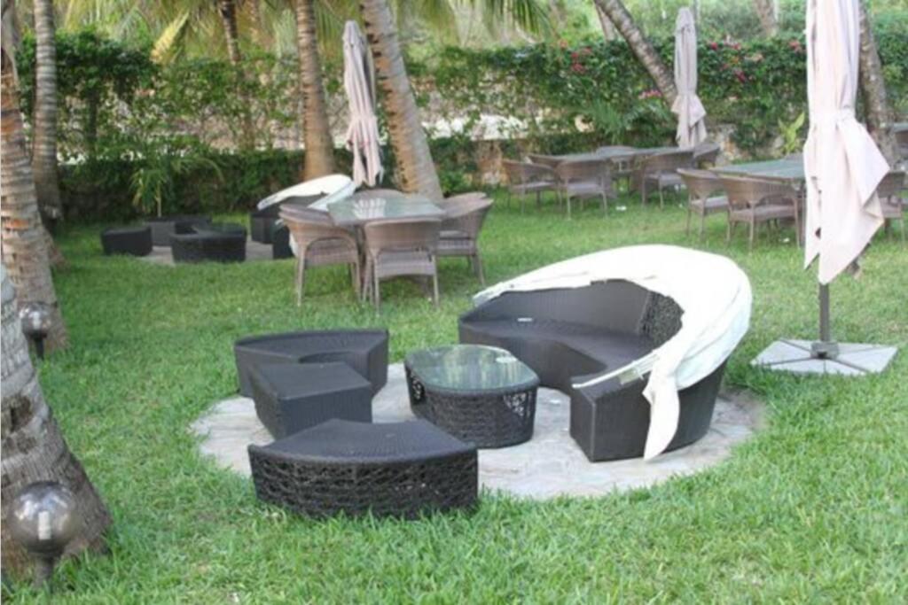 Cowrie Beach Haven Studio Leilighet Mombasa Eksteriør bilde
