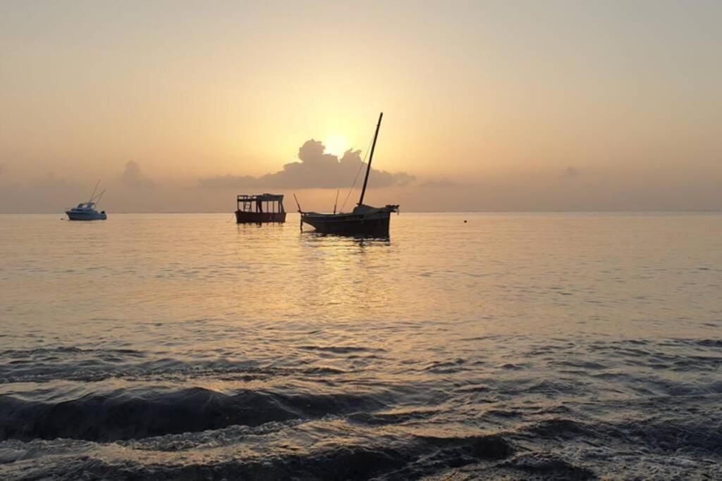 Cowrie Beach Haven Studio Leilighet Mombasa Eksteriør bilde